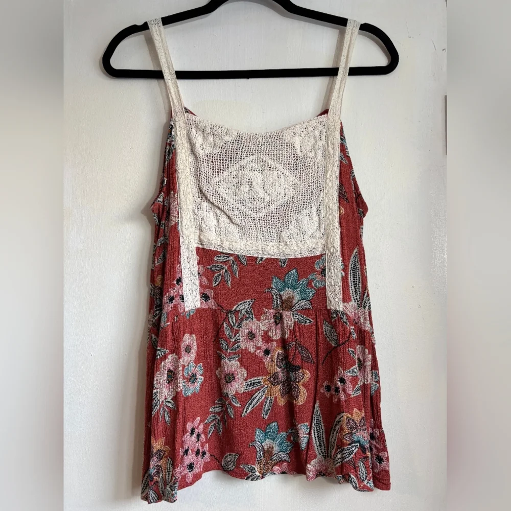 Floral Lace Trim Women’s Top - Picture 2 of 7